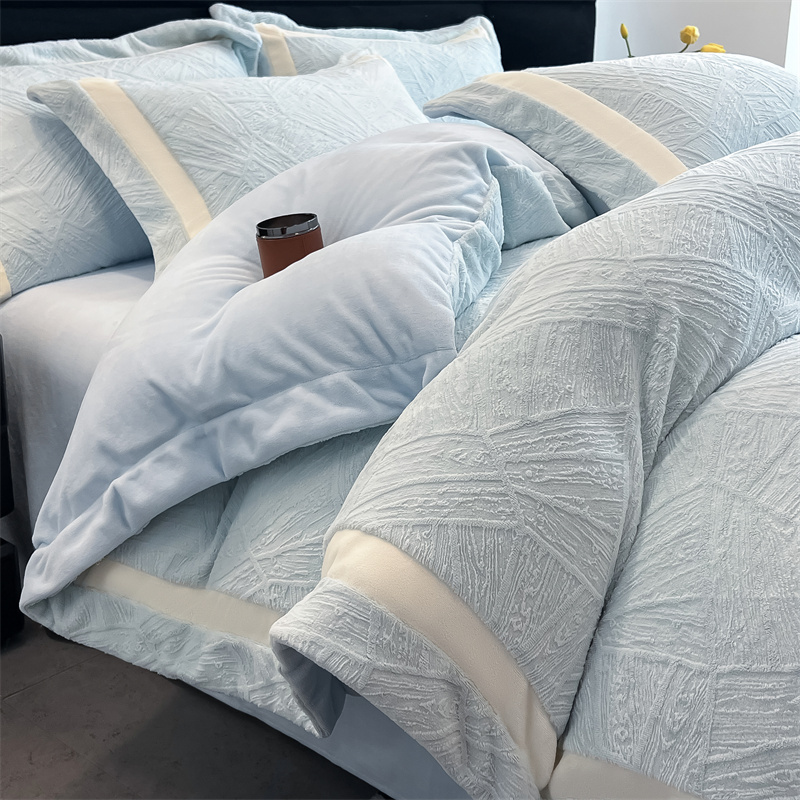Thickened Milk Velvet Four-Piece Set, Class a Baby-Grade Thickened Warm Coral Velvet Flannel Carved Velvet Winter Bedding 4