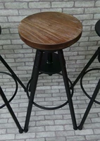 Черное сиденье с твердым деревом