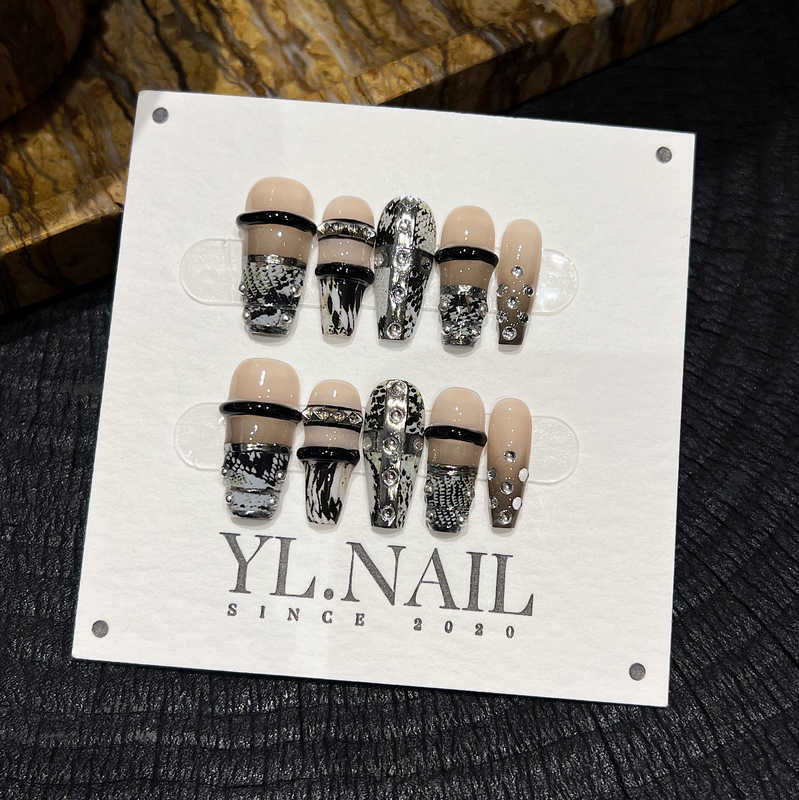 【Yl.Nail Memory Strobe】Handmade Nail Tips ins Niche Cyber Snake Pattern Rivet Sweet Cool Wearable Nails