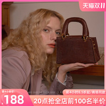 Golden fox temperament handbag 2022 new fashion trend all-match goddess leather one shoulder messenger hand carry small bag