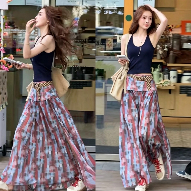 Cool and Stylish Outfit Set for Women in Summer, Including a Camisole Top with Chest Pads, Printed Slit Skirt, Two-Piece Set Cool and Stylish Outfit Set for Women in Summer, Including a Camisole Top with Chest Pads, Printed Slit Skirt, Two-Piece Set