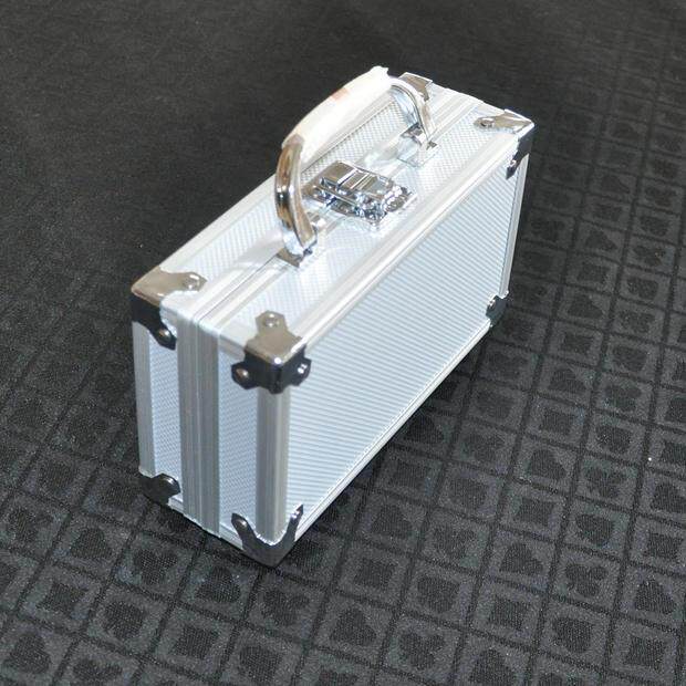 Фишки 100码筹码箱 手提式筹码铝箱 方形筹码箱 木格档 小铝箱 Royale casino