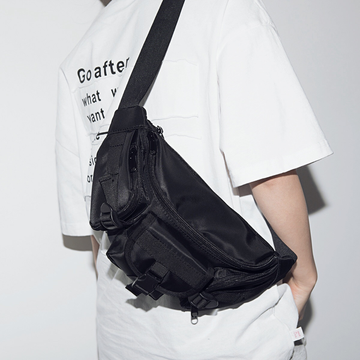 New Original Korean Version Street Functioning Chest Bag Tooling Wind Single Shoulder Slanted Satchel Purse Hip-hop male and female Chains Chains