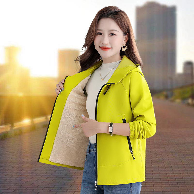 Fleece-Lined Women's Outdoor Jacket for Spring, Autumn, and Winter, New Style, Warm, Windproof, Short Jacket
