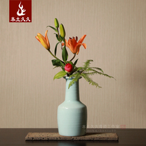 Chen Weixing imitates the Southern Song Dynasty and re-engraves Longquan powder celadon paper mallet bottle home decoration flower vessel celadon brother kiln disc bottle