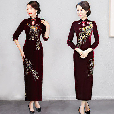 Autumn and winter long sleeve gold velvet cheongsam skirt middle-aged and elderly mother wedding wedding banquet handmade beaded high-end banquet dress