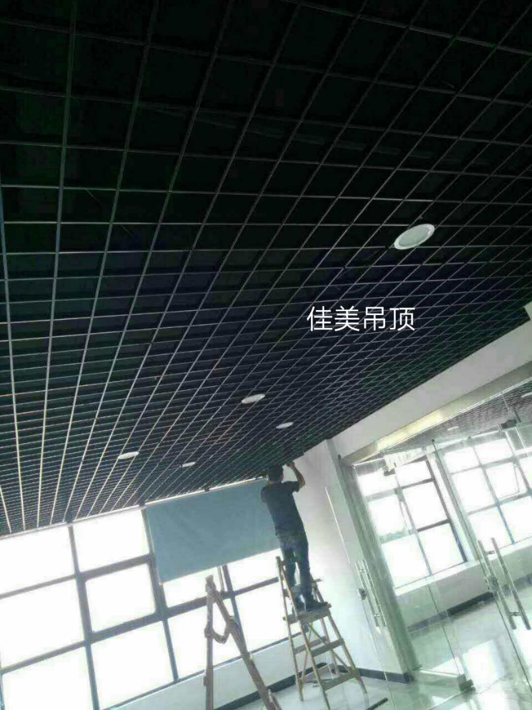 Shenzhen aluminum grid square lattice iron aluminum alloy lattice suspended ceiling office plant permeable ceiling door to door installation
