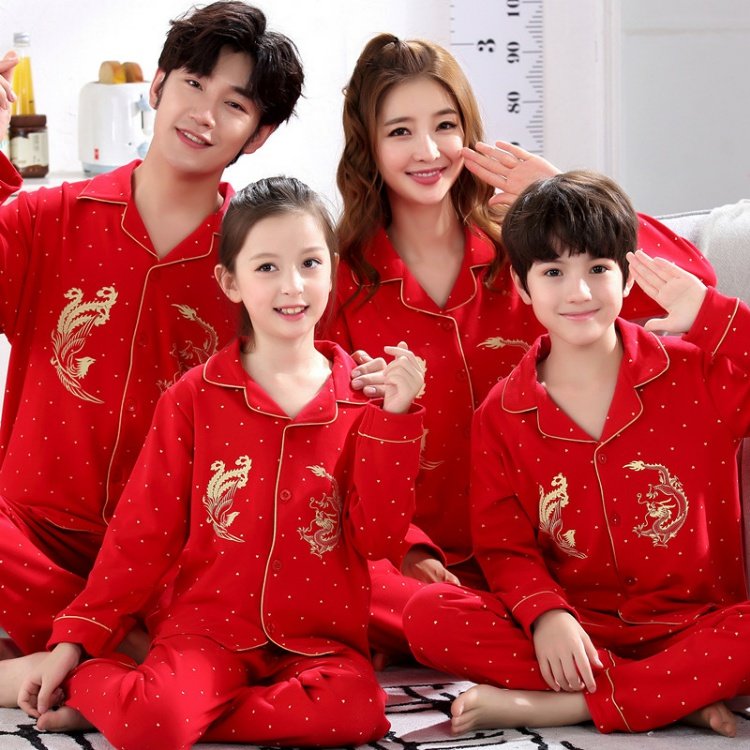 Mùa thu và mùa đông cotton dài tay áo len cha mẹ trẻ em một gia đình gồm ba người đàn ông lớn màu đỏ và phụ nữ bé mẹ và con gái bộ dịch vụ nhà do bo gia dinh