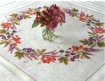 Cross stitch source file Berry wreath tablecloth