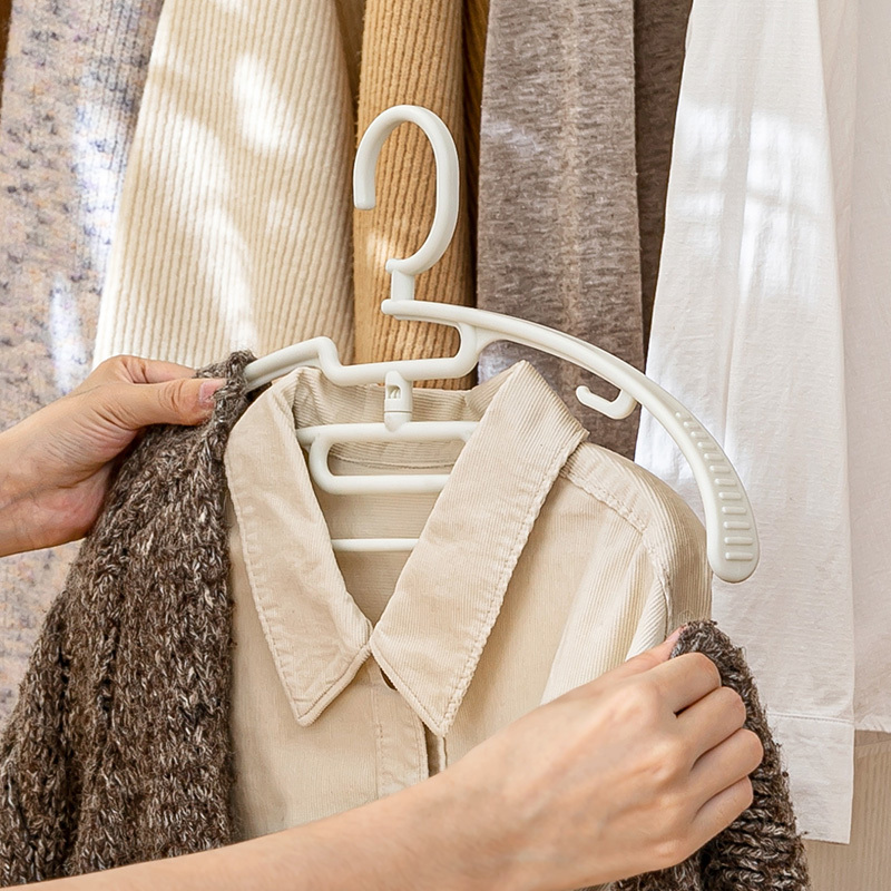 Set with Short-Neck Double-Layer Hangers, Seamless for Home Use, Prevents Clothes from Bunching, Prevents Shoulder Marks, Anti-Slip Hanging Clothes Rack