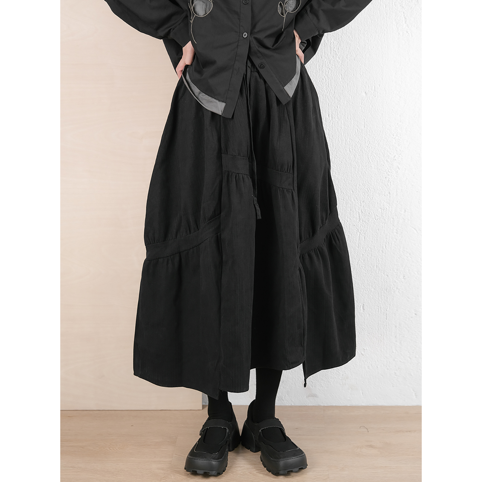 日系美学新宠：秋冬必备高腰抽绳显瘦长伞裙