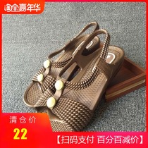 Comfortable female summer flat slope heel simple Joker middle-aged sandals set foot fish mouth soft bottom non-slip mother shoes