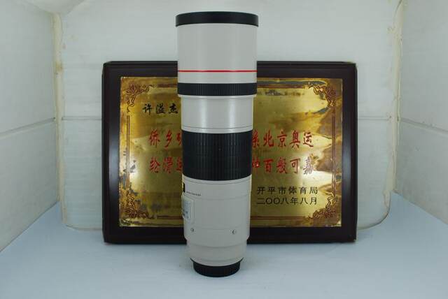 98 new Canon 300mmF4LIS SLR lens professional red circle fixed focus telephoto bird hunting constant circle anti-shake