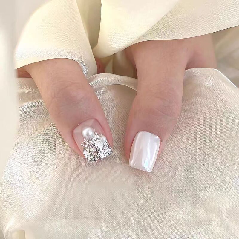 Handmade Nails Sparkling Rock Sugar White Moonlight Manicure Patch ins Pearl Satin Short Nails High-End