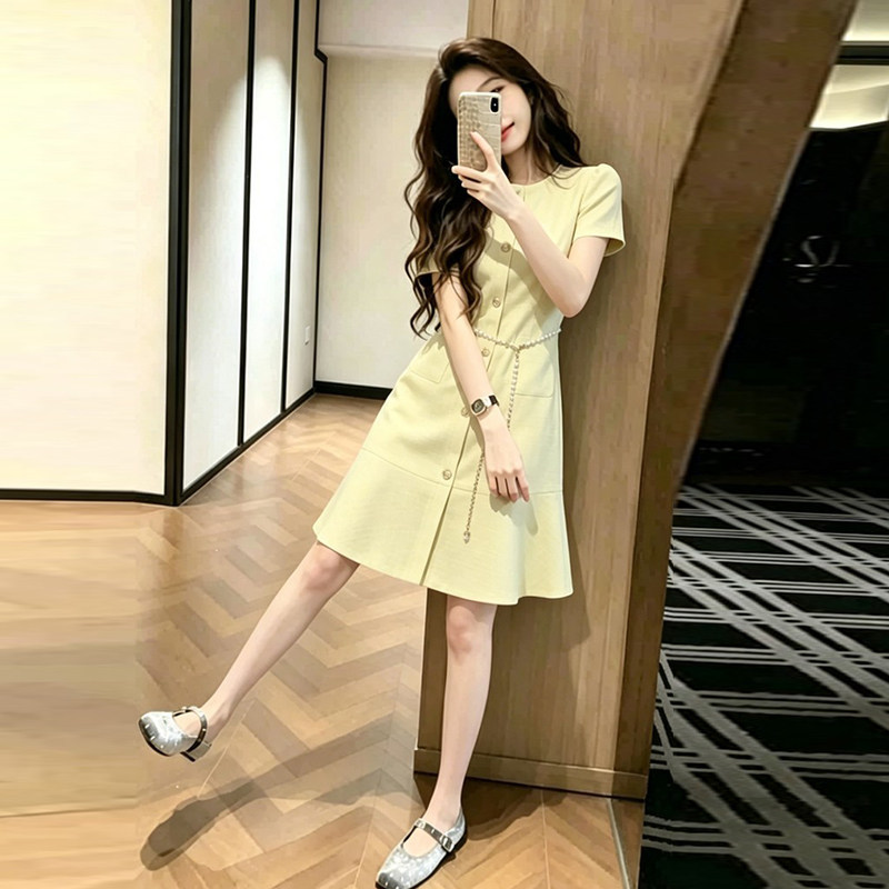 French-Style Short-Sleeve Dress for Women, 2026 Summer New Model, Elegant and Stylish, Waist-Cinching, High-End Feel, Gentle Style for Petite Figures