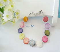 Natural Sea Snail Shells Seven Colorful Slices Color Small Beflake Bracelet Candy Bracelet