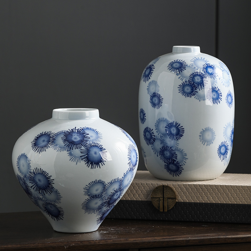 Jingdezhen rain tong household heat household minimalist designer tattoo art ceramic vase of blue and white porcelain vase