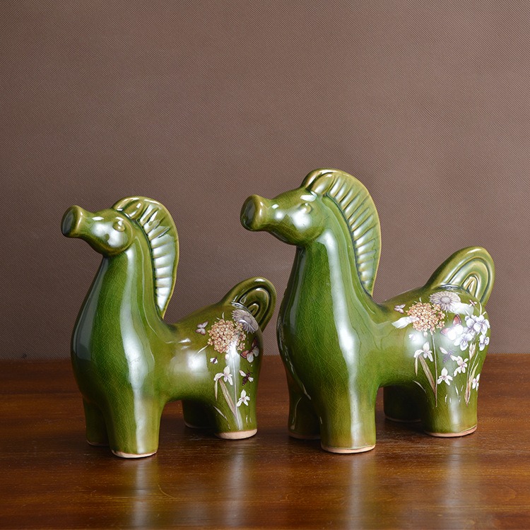 Rain tong ceramic desktop animal furnishing articles about horse horse Nordic household ceramics handicraft decoration the opened a housewarming gift