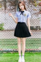 Синяя рубашка, черная юбка с бантиком