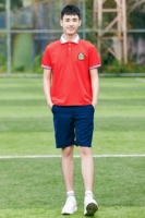 Красная футболка, шорты