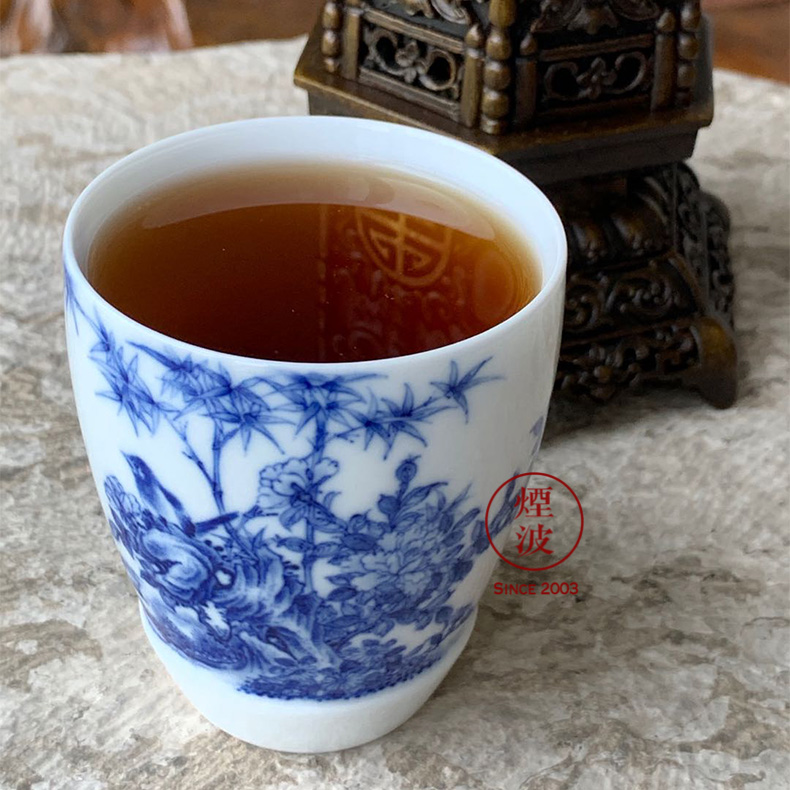 Those jingdezhen nine calcinations hand - made of blue and white porcelain painting of flowers and edify kudan hand cup tea cups