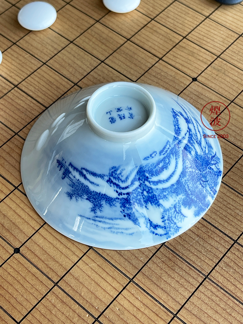 Implicit up jingdezhen sleep mountain to admire the blue and white snow landscape hat to Jane with a cup of tea cups