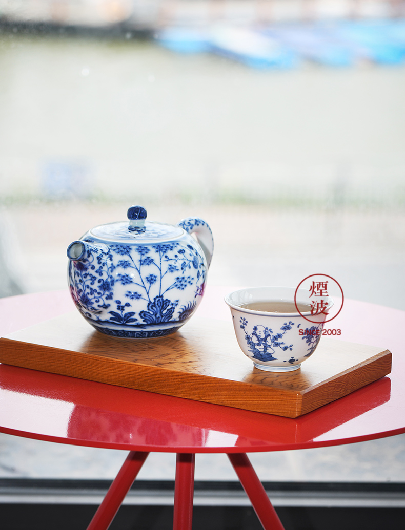 Jingdezhen blue and white meilan lesser RuanDingRong made lesser money lotus by four seasons boy baby play sample tea cup tea cups