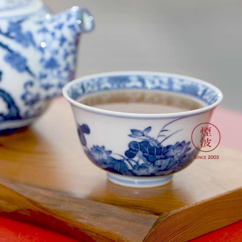 Jingdezhen lesser RuanDingRong made lesser hand - made of blue and white porcelain with a silver spoon in its ehrs expressions using the to white - crested sample tea cup