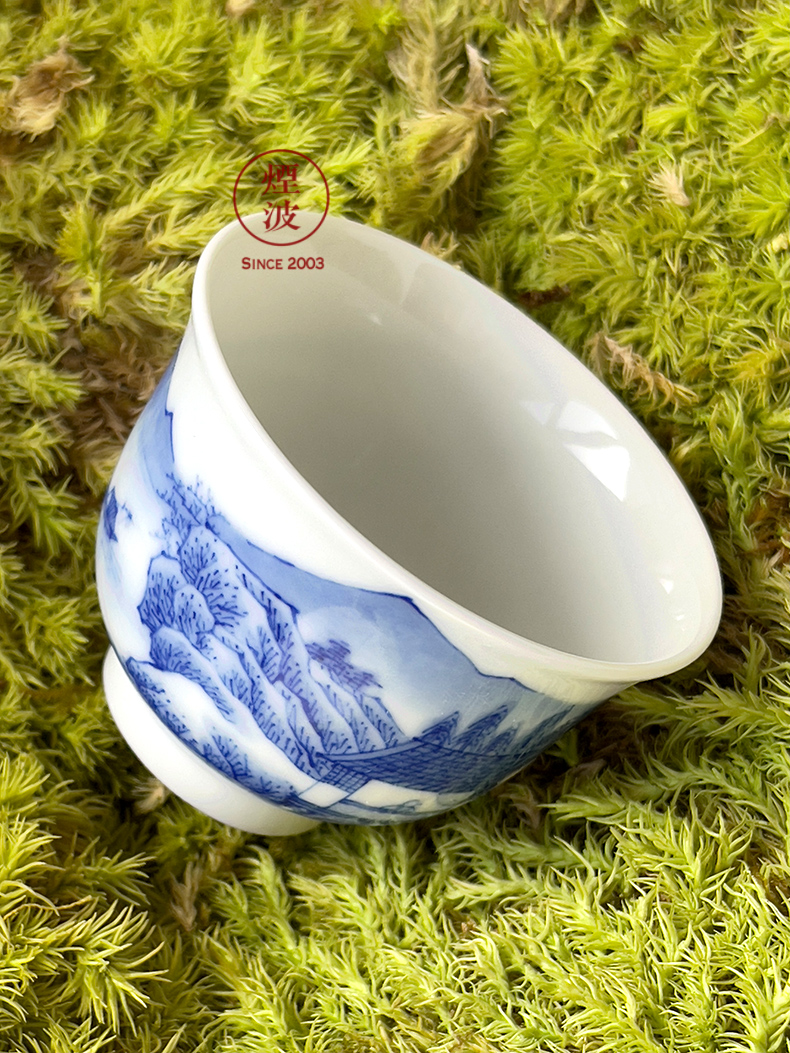 Jingdezhen spring auspicious jade Zou Jun up and the blue and white water rafting hut the bell cup eight new system