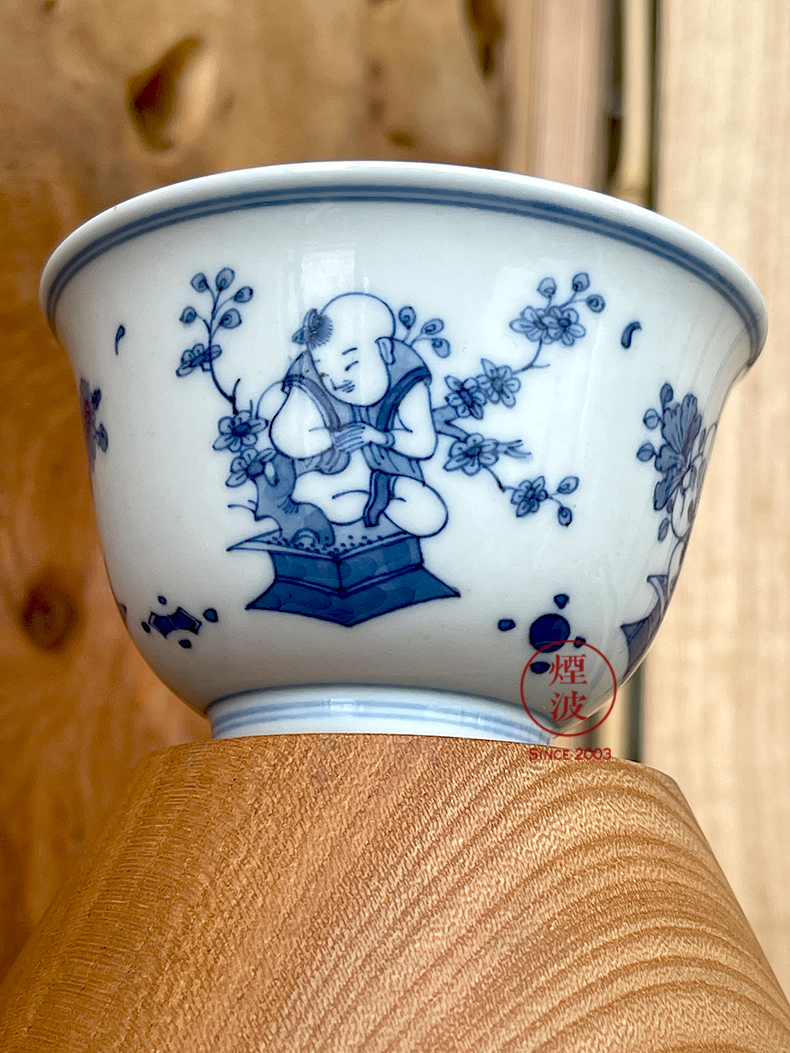 Jingdezhen blue and white meilan lesser RuanDingRong made lesser money lotus by four seasons boy baby play sample tea cup tea cups