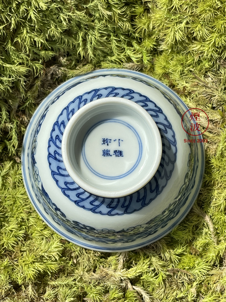 Jingdezhen lesser RuanDingRong made lesser collection model of blue and white grape grain youligong tangled branches bats cup drawing