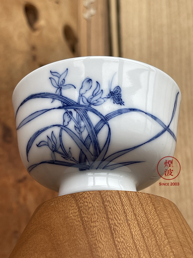 Jingdezhen nine calcinations hand - made blue - and - white porcelain hand refers to butterfly pressure hand cup tea cups