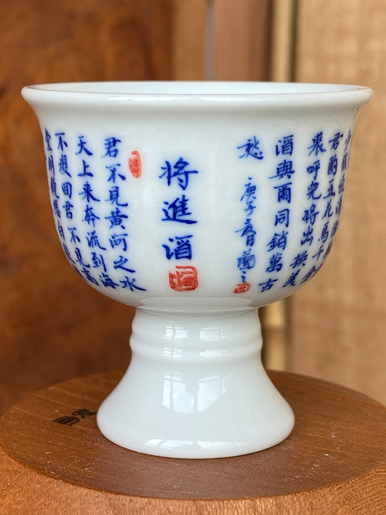 Jingdezhen spring auspicious jade paragraphs Zou Jun up system of blue and white figure of eight to sketch a cup of white wine into the wine cup