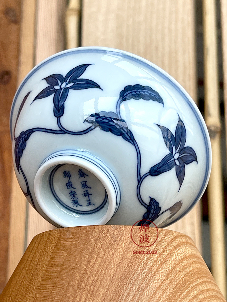 Jingdezhen spring auspicious jade Zou Jun up and imitation Ming blue and white tie up eight new system branch lilies painting sketch cup expressions using
