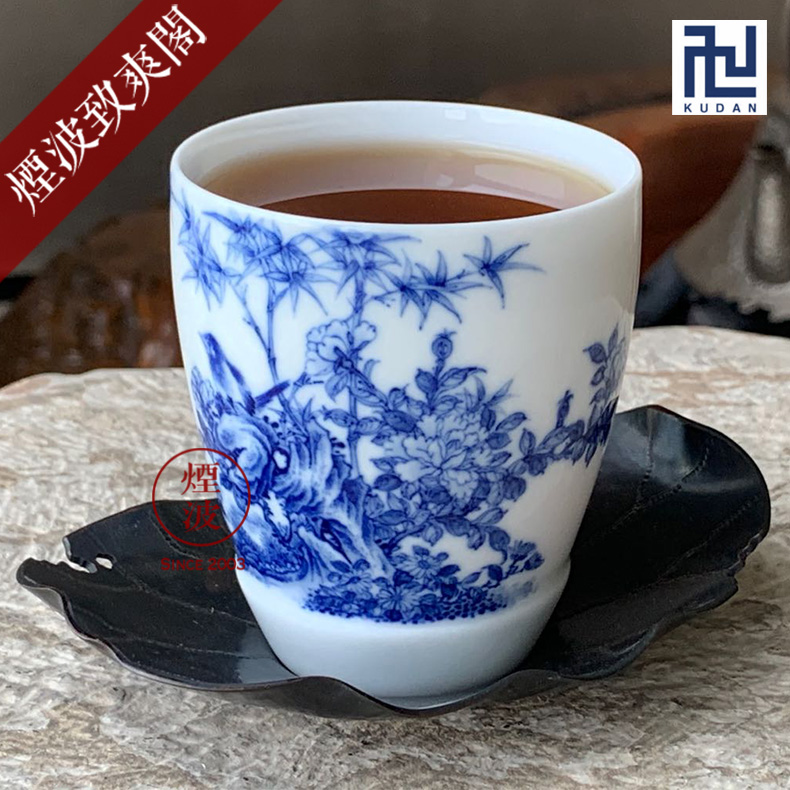 Those jingdezhen nine calcinations hand - made of blue and white porcelain painting of flowers and edify kudan hand cup tea cups
