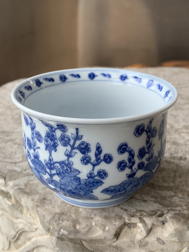 Jingdezhen spring auspicious jade Zou Jun up the system model of blue and white porcelain earth fo flowers jiang hua furnace type cup drawing