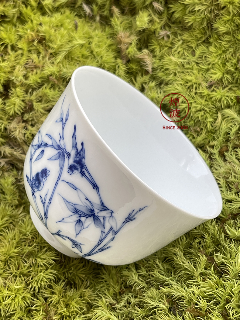 Jingdezhen blue and white flower on bamboo nine calcinations hand - made porcelain hand cup cup sample tea cup