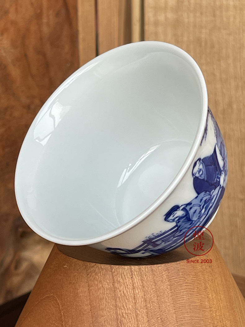 Jingdezhen lesser RuanDingRong made lesser money between blue and white garden poetry may leave keller cup