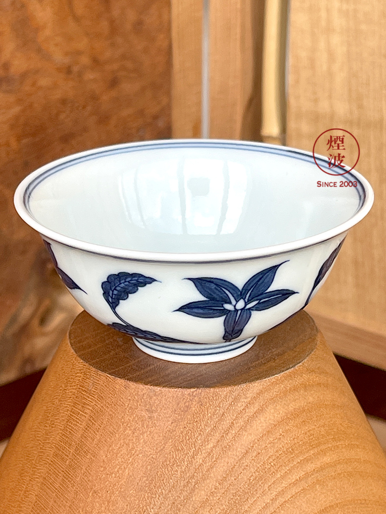 Jingdezhen spring auspicious jade Zou Jun up and imitation Ming blue and white tie up eight new system branch lilies painting sketch cup expressions using