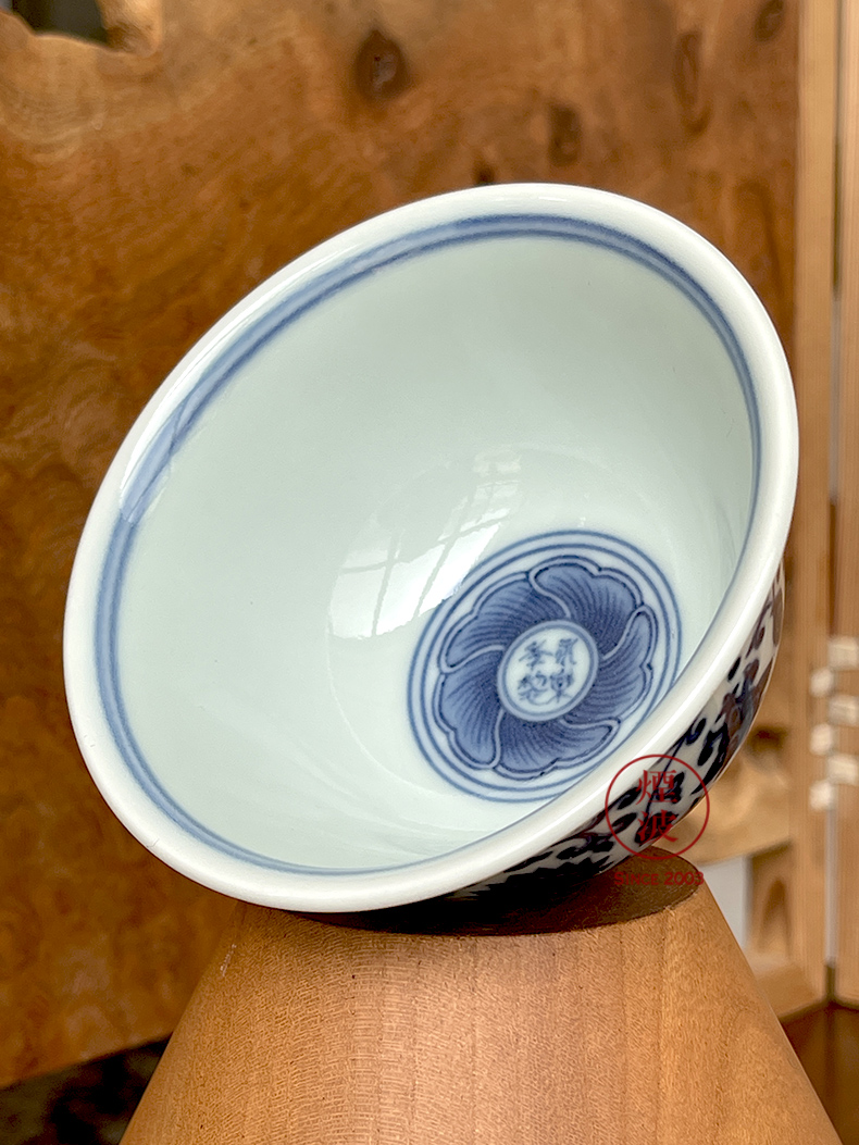 Jingdezhen sleep mountain hidden up seal character style imitation blue - and - white Ming yongle branch lotus flower heart pressure hand cup drawing