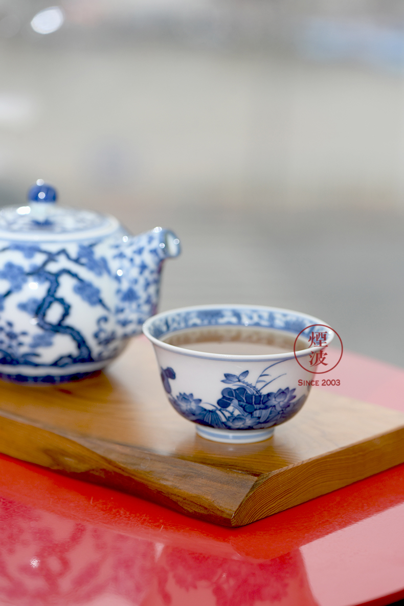 Jingdezhen lesser RuanDingRong made lesser hand - made of blue and white porcelain with a silver spoon in its ehrs expressions using the to white - crested sample tea cup