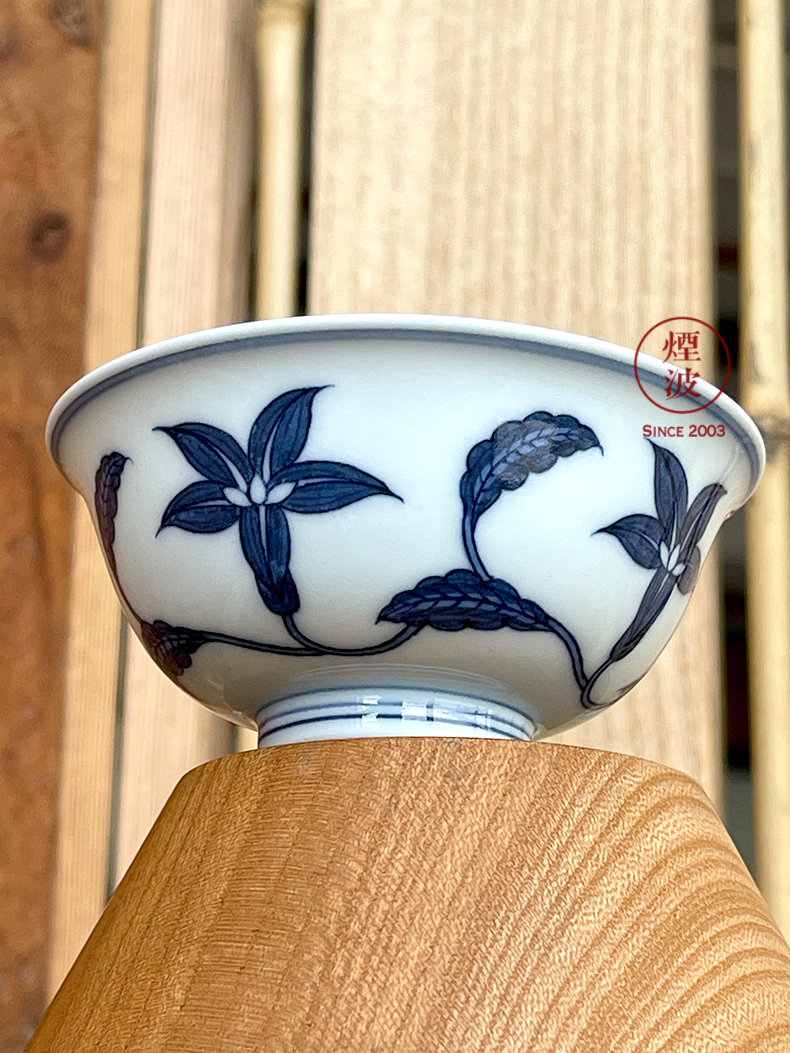 Jingdezhen spring auspicious jade Zou Jun up and imitation Ming blue and white tie up eight new system branch lilies painting sketch cup expressions using
