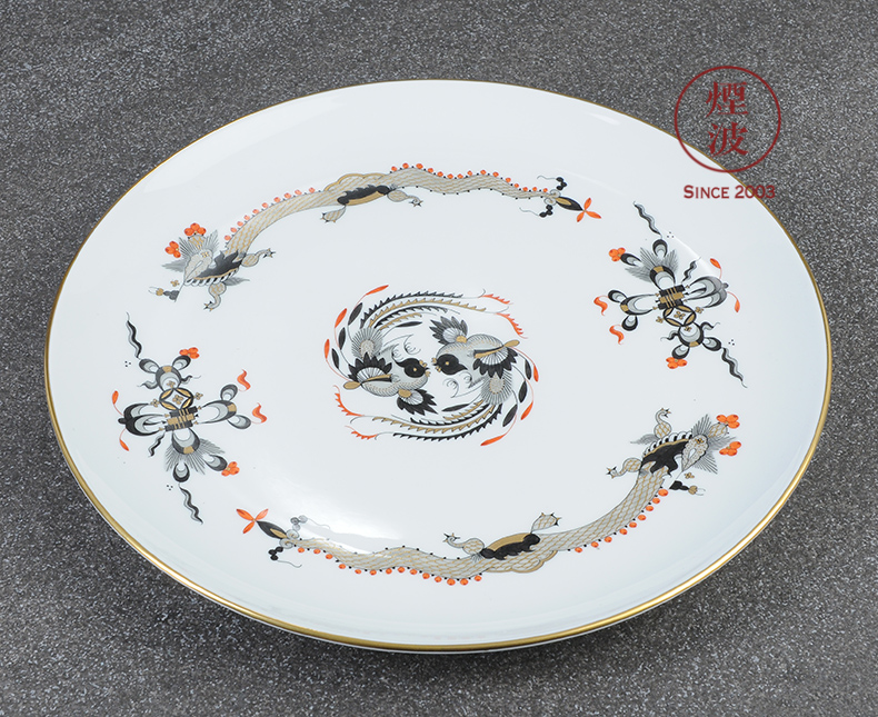 German mason MEISSEN porcelain, black royal dragon series paint alum red continental plates shallow plate of 280 mm