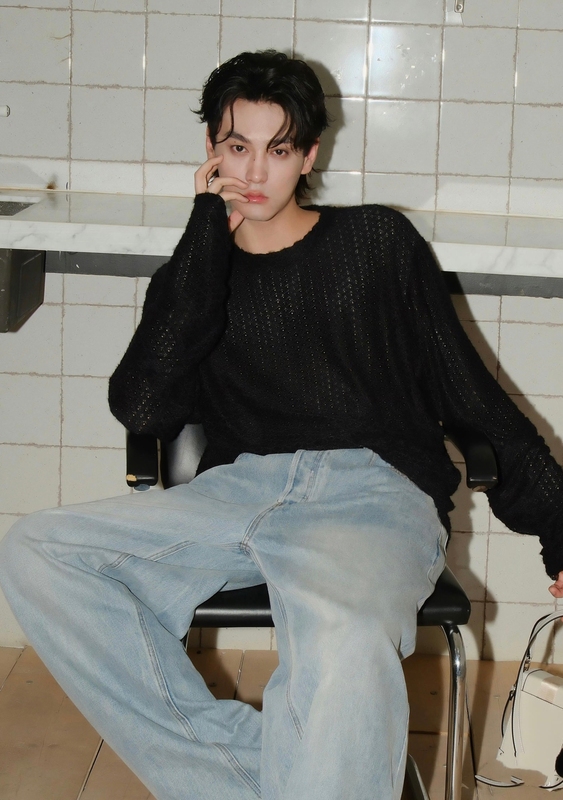 Tian Xuning's Same Style American Retro Hollow-Out Knit Sweater for Men, Loose Round-Neck Pullover Sweater, Trendy Brand Top