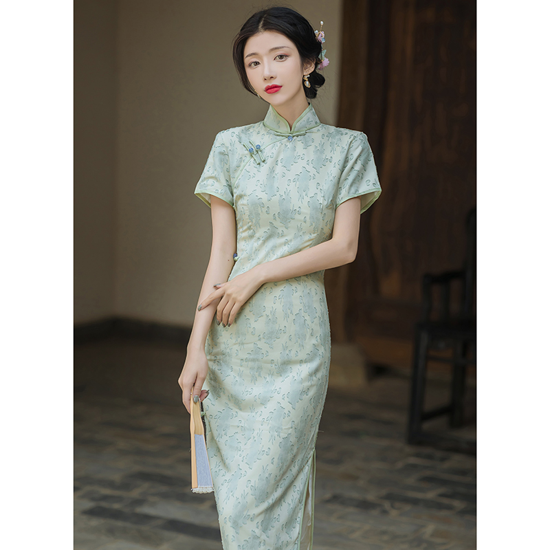 Retro lightweight green cheongsam, skirt, Chinese style Retro lightweight green cheongsam, skirt, Chinese style