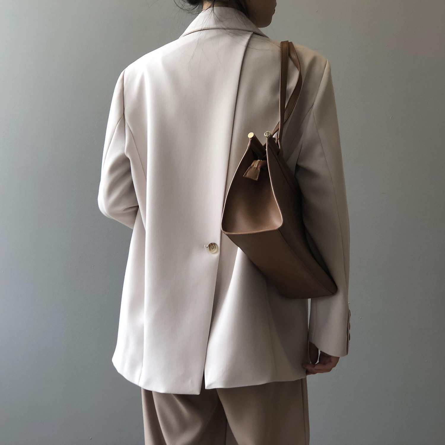 Suit Jacket Woman 2021 Chunqiu Ji Han Edition Relaxed Temperament Design Sensation Small crowdback open fork Little Subsuit