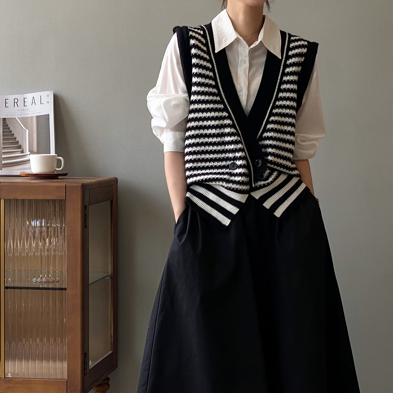Double V-neck striped knitted waistcoat women's 2021 new retro irregular loose sleeveless sweater vest P8699