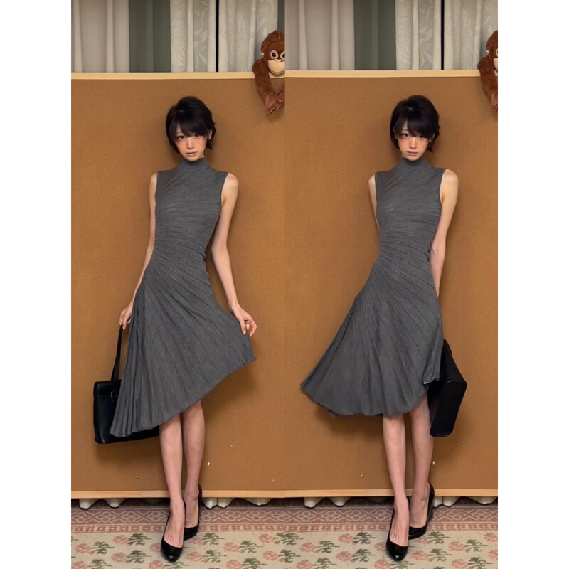 French-Style Gray Sleeveless Knitted Dress for Women, Summer Hot Girl Style, Slim Fit, Waist-Cinching, Irregular Long Skirt