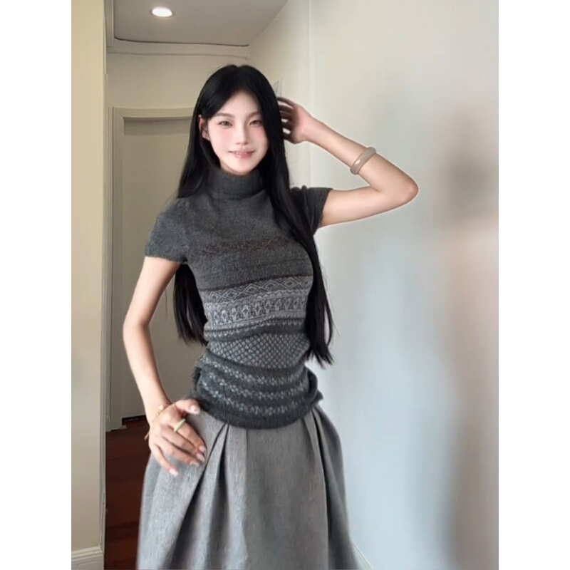 Korean-Style Gray High-Neck Jacquard Short-Sleeve Camisole for Women, Early Autumn Inner Wear Sweater, Slim-Fit Slimming Knit Top Korean-Style Gray High-Neck Jacquard Short-Sleeve Camisole for Women, Early Autumn Inner Wear Sweater, Slim-Fit Slimming Knit Top