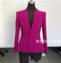 Cloth Impressionable to be a female presenter on a mirror Costume Announcer candidate for interview with a small suit QB8177